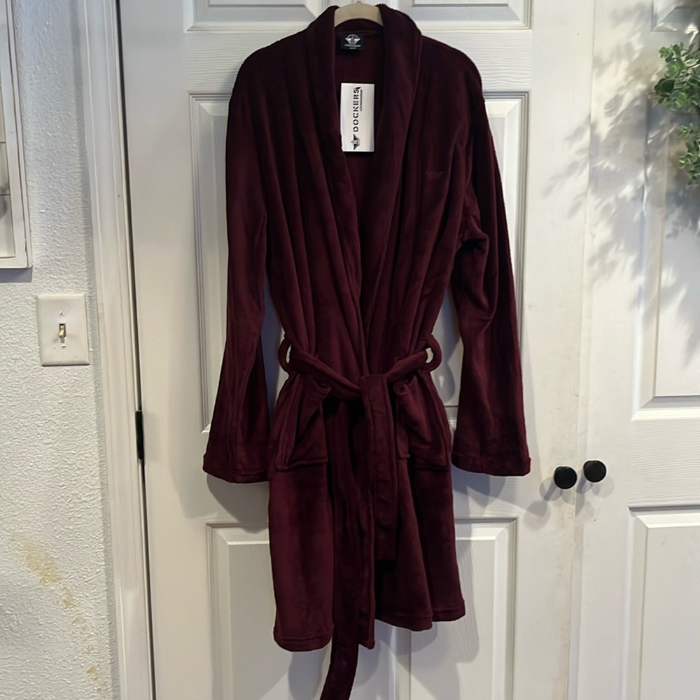 Dockers brand size S robe with pockets and tie closure. NWT.